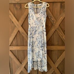 Calvin Klein A line v neck dress in size 8.